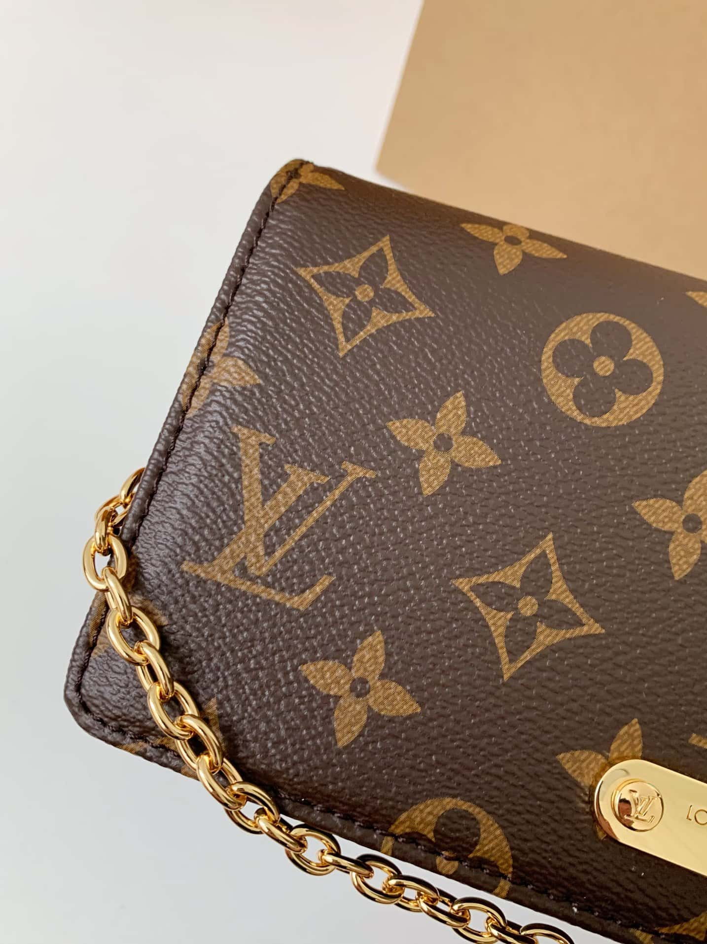 Louis Vuitton Wallet On Chain Lily M82509 