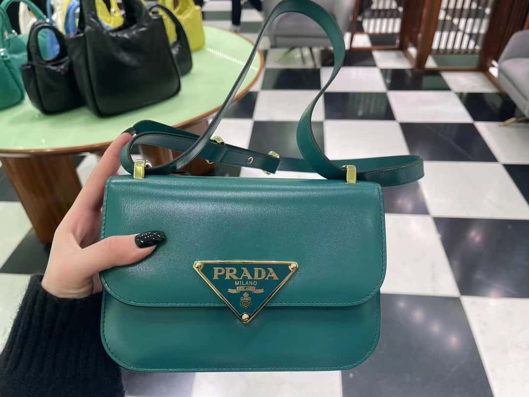 PRADA普拉达油腊牛皮新款邮差包1BD340